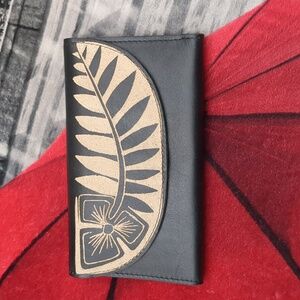 Patricia Nash Hawaiian leaf wallet